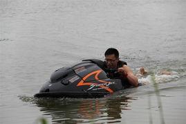 国产摩托艇怎样下水视频,速度与激情的完美演绎